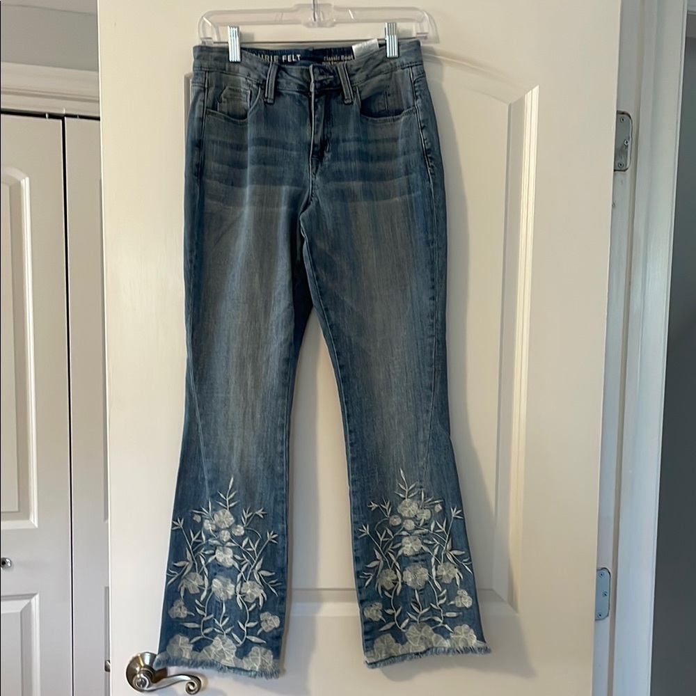 Laurie Felt Blue Flare Jeans with Embroidered Legs Fringe Bottom Size 2 Stretch